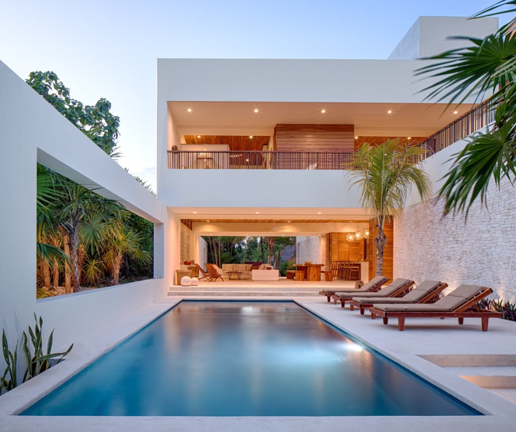 Luxury villa with pool in Valencia